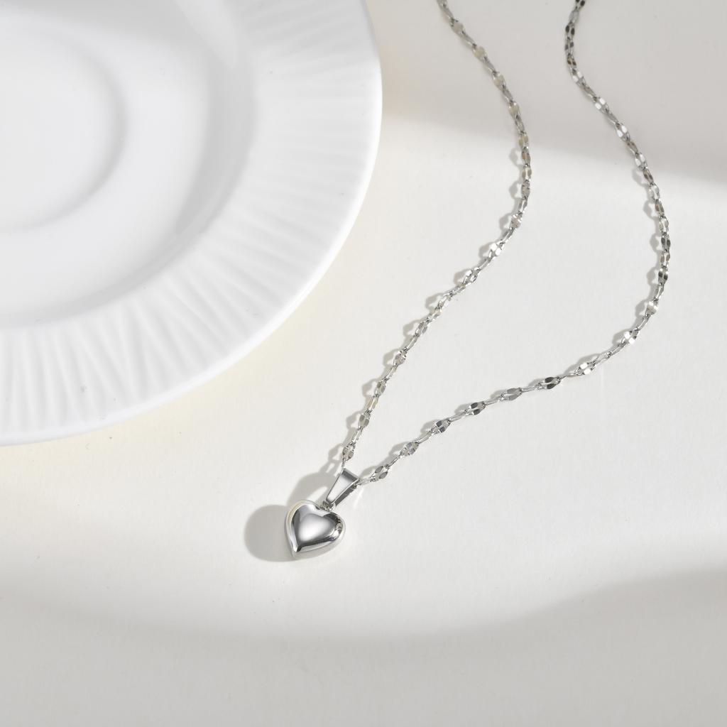 Stainless Steel Heart Pendant Necklaces for Women Heart Shape Clavicle Chain Necklace Trendy Jewelry On Neck Gifts