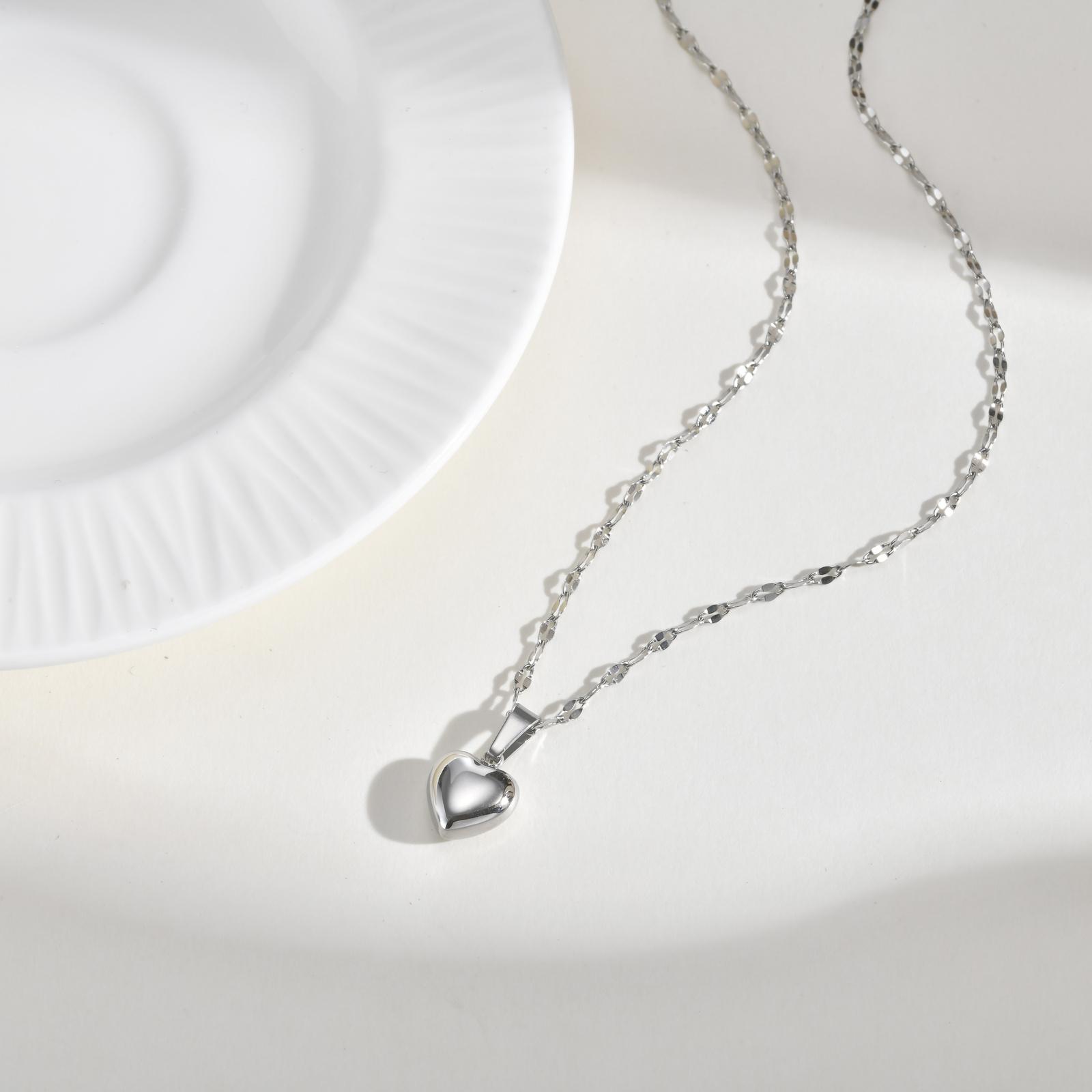 

Stainless Steel Heart Pendant Necklaces for Women Heart Shape Clavicle Chain Necklace Trendy Jewelry On Neck Gifts