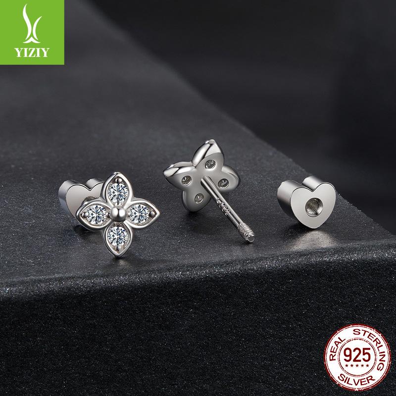 Small Fresh Four-Leaf Clover Moissanite Stud Earrings, Exquisite And Elegant Lucky S925 Silver Stud Earrings.