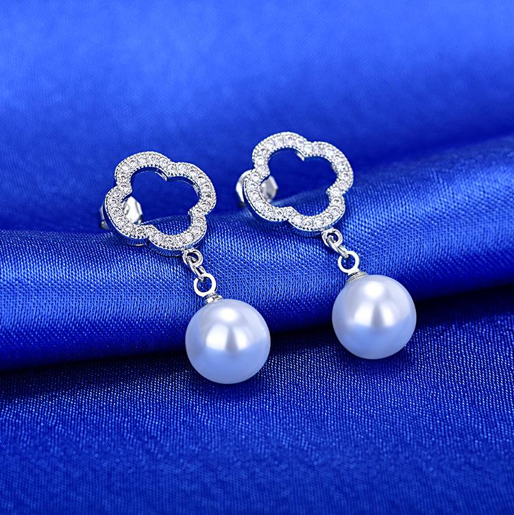 Qiaolanxuan Korean-Style Silver Four-Leaf Clover Pearl Earrings for Women, European and American Fashion