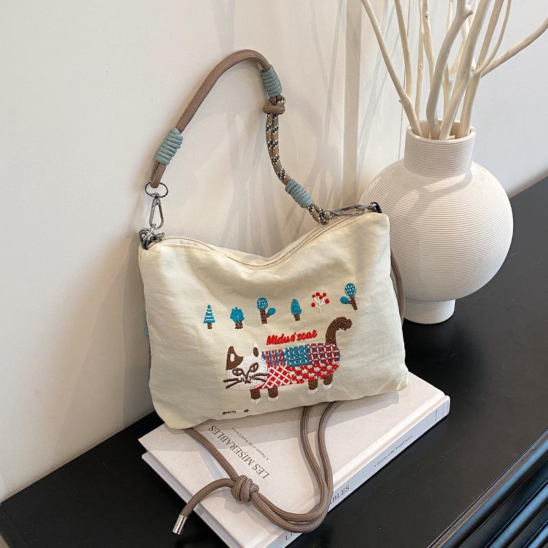 Ladies Tote Bag Lazy Ins Wind Japanese Embroidery  Joker Large-Capacity Durable Shoulder Bag Commuter Messenger Bag