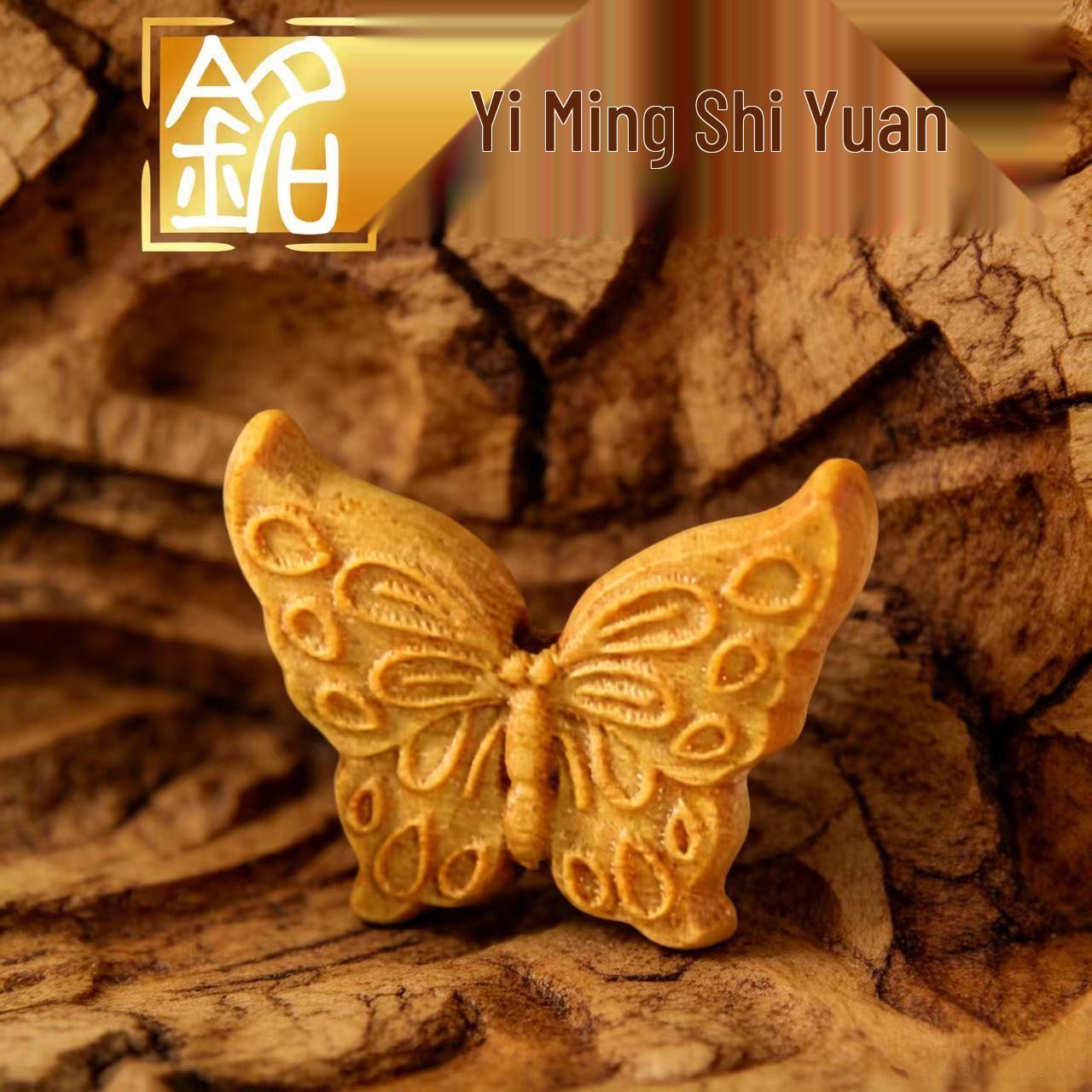 

Chen Gui Bao Carved Butterfly Cloud Purple Sandalwood DIY Phone Chain Bracelet Pendant. Size: 19*26*6mm