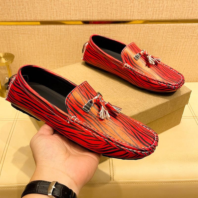 Fashion Mens Designer Casual Leather Flats Office Pointed Toe Tassel Loafers Business Italian Wedding Dress Formal Male Shoes for Men