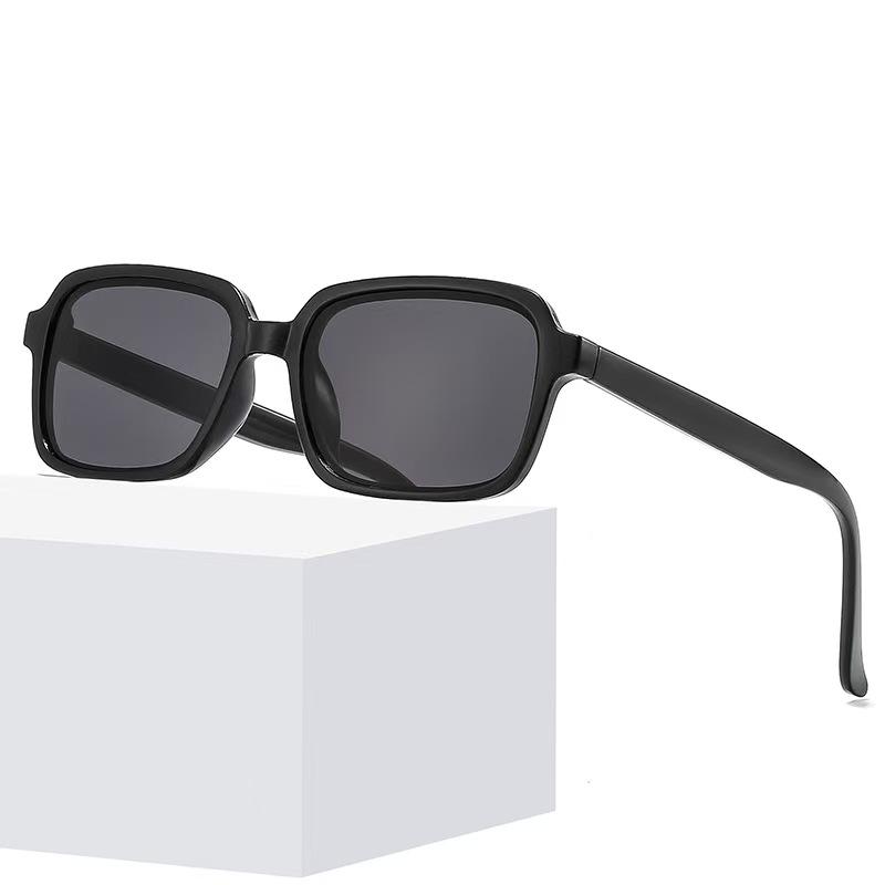 Vintage Square Sunglasses Woman Mirror Retro Rivet Sun Glasses Fashion Female Brand Designer Glasses Fashion Black Eyewear