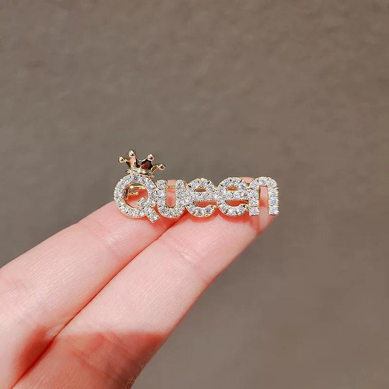 Queen Rhinestone Letter Brooch: Trendy Lapel Pin for Women’s Cardigans & Suits