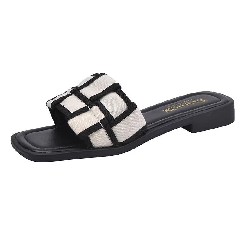 Französische High-End-Cool-Slipper mit flachem Boden für Damen-Sommerbekleidung 2025 neue vielseitige Strand-Sandalen mit dicker Sohle und weicher Sohle für Damen