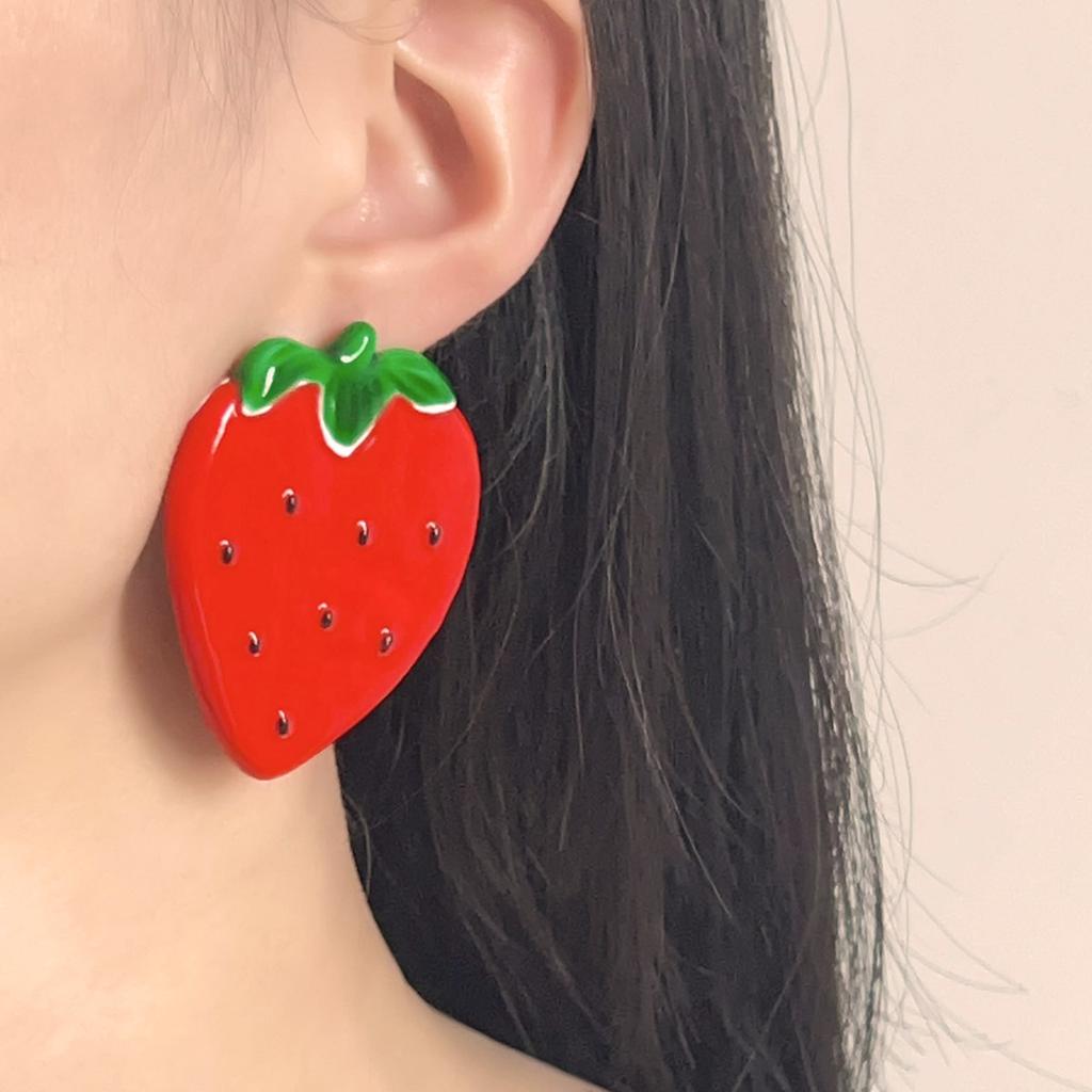 Summer new cool fruit drip oil alloy big strawberry sweet pastoral stud earrings, creative and fashionable