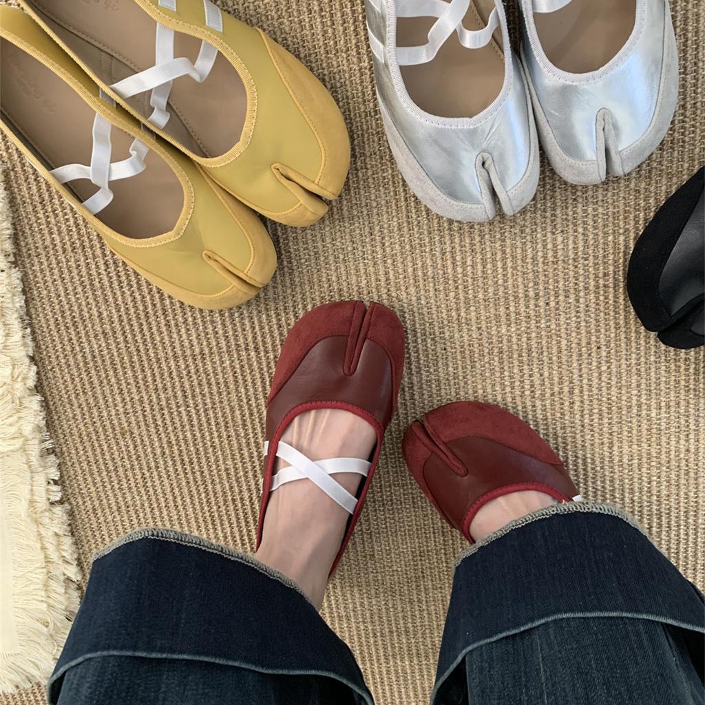 IPPEUM Tabi Sneakers Shoes Black Red Split-Toe Ballet Flats Women Pu Leather Mary Janes Shoes