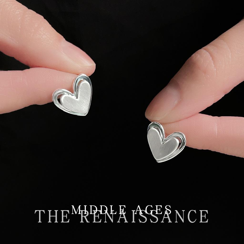 Средневековые двухслойные серьги-пусеты с матовой отделкой в виде сердечек, литературные серьги для офиса, персонализированные простые серьги