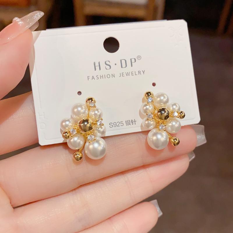Niche Design Sense Fireworks Pearl Sweet Niche Stud Earrings Women French Retro Personality Versatile Fashion Commuter Earrings