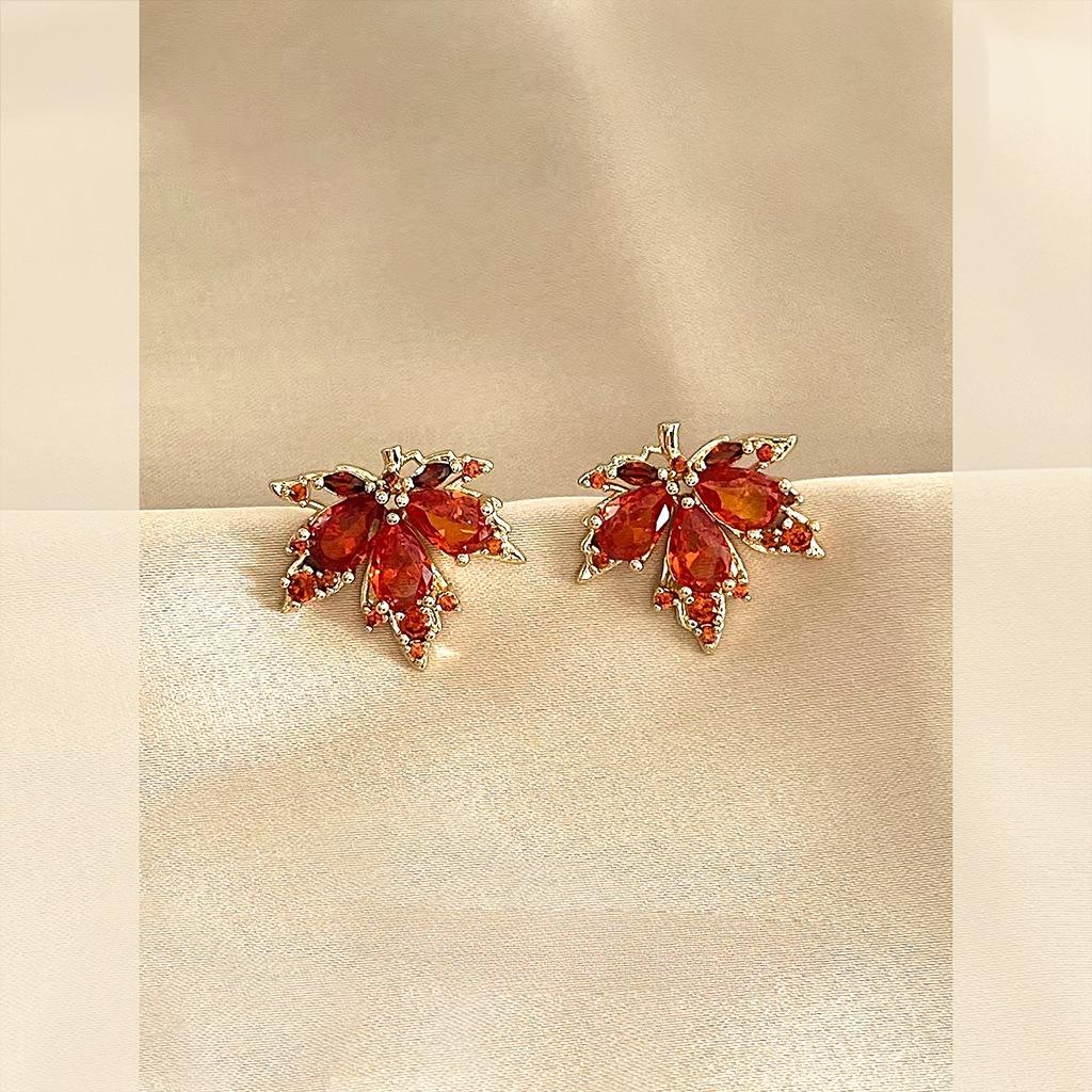 Female Niche Personality Red Maple Leaf Earrings 1 pair