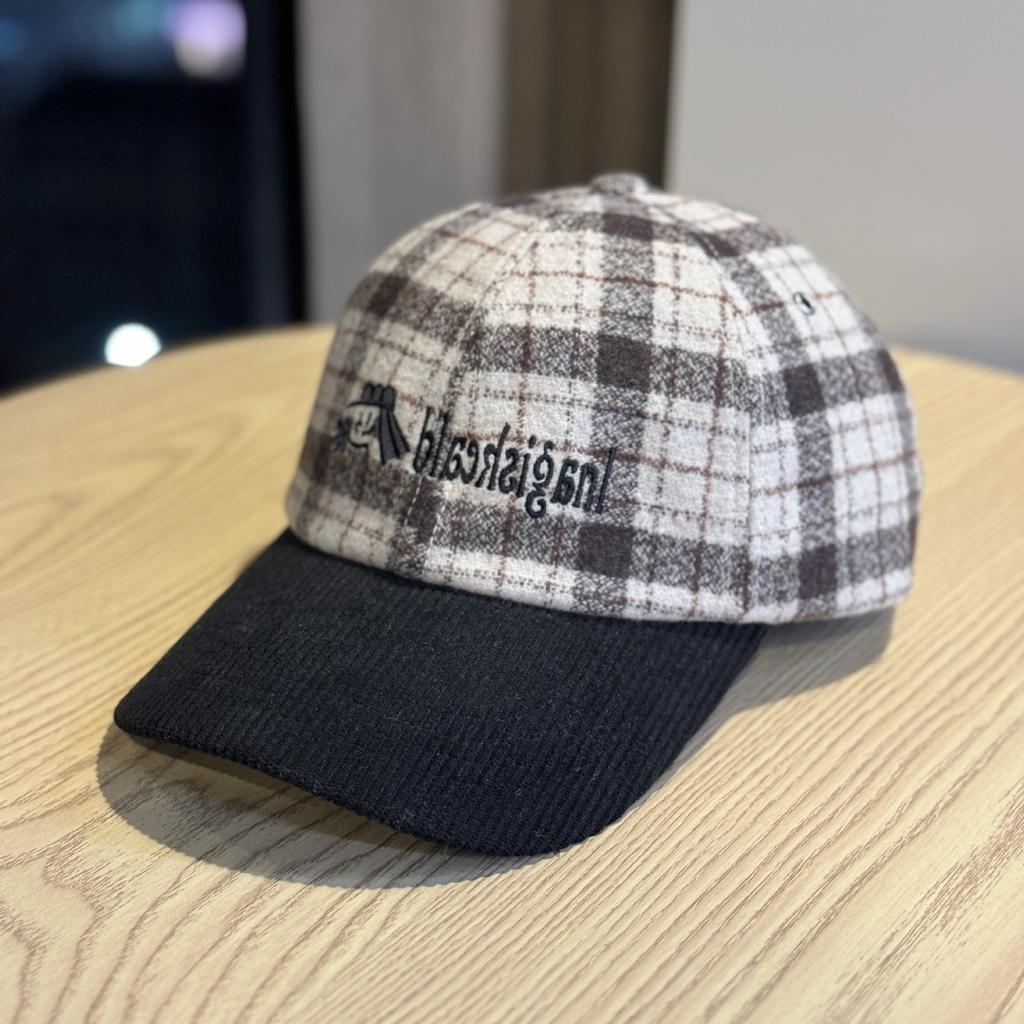 Face Showing Small Corduroy Baseball Cap Deepens and Widens Big Face Peaked Cap Ankora Red Male and Female Couple