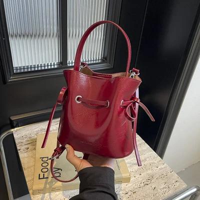 Fashion and High-end Traveling Large Capacity Versatile Bag for Women  Fashionable Single Shoulder Bucket Bag