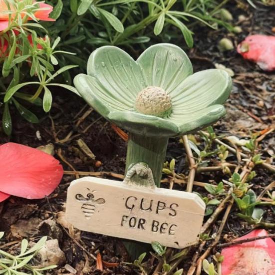 Bienen-Trinkstation Blumenförmiger Einsatz Trinkbecher Schmetterlinge Bienen Wasserspender Outdoor Dekoration Bestäuber-Tränke für Garten Balkon