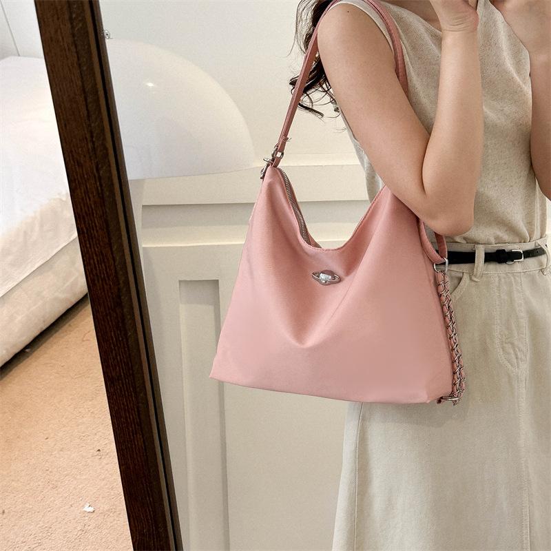 Casual and Fashionable Glossy Bread Bag for Women In Autumn New Chain Large Capacity Single Shoulder Crossbody Bag Handbag for Women