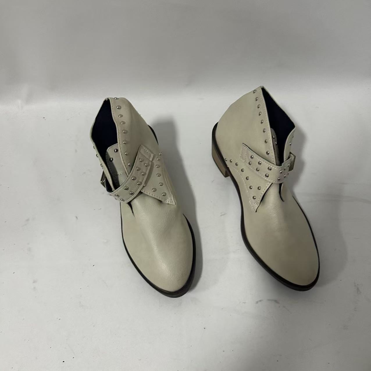 

Женские повседневные ботильоны на массивном каблуке с металлическими ремешками с пряжками и отделкой стразами - Круглый носок, синтетическое покрытие, плоский каблук для повседневной носки Size 42 белый