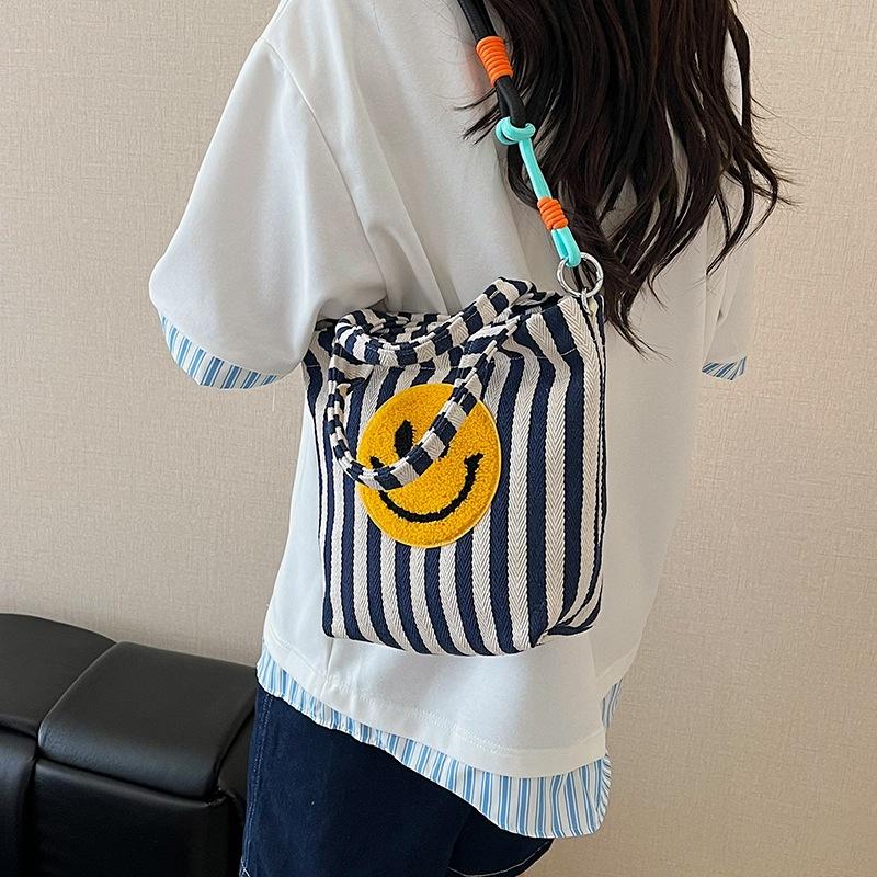 Casual Simple Texture Trendy Fashion Bucket Bag 2025 Summer New Foreign Style Women's Personalized Shoulder Messenger Bag