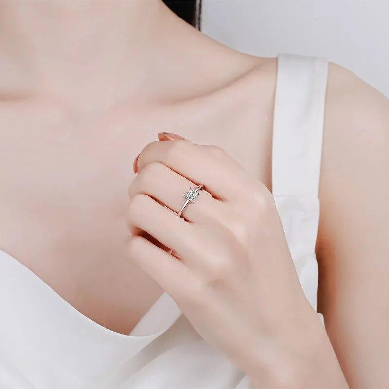 Lab Moissanite Wedding Sterling Silver Ring Excellent Cut D Color 0.6 Carat Diamond Ring Platinum Plated High Jewelry