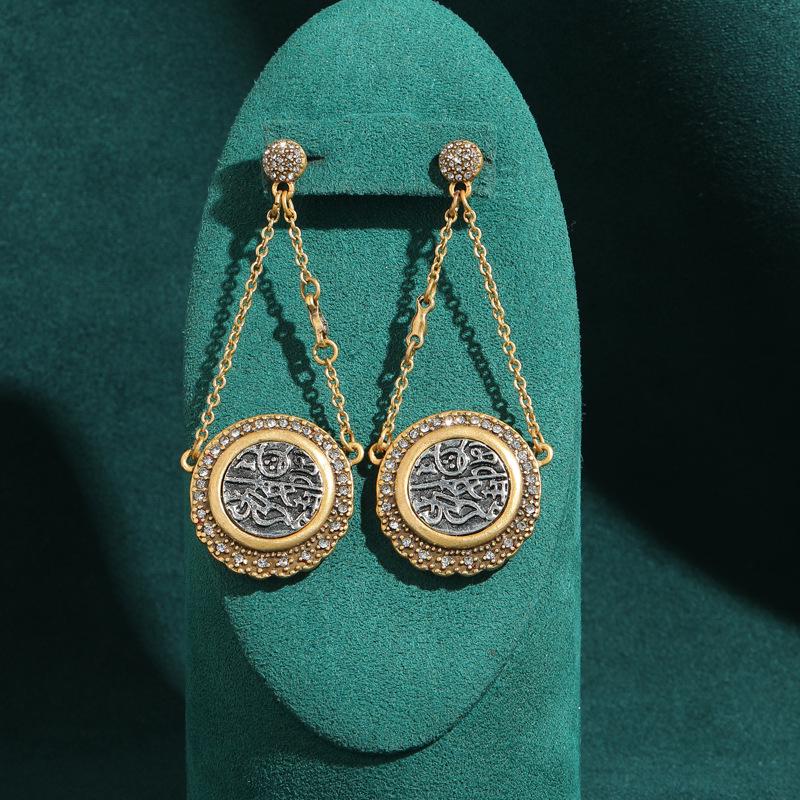 Yong Nuo Vintage Gold Coin Bracelet with Green Gemstone and Diamond Inlay