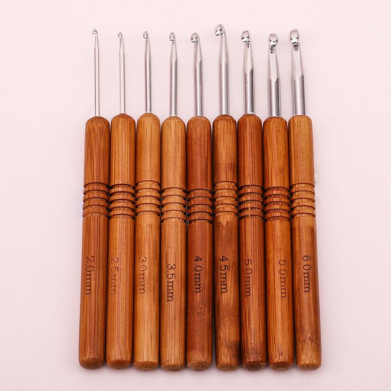 Set croșete din lemn rotunde pentru proiecte cu fir: Pulover, Păpușă, Papuci de casă și Pachet Material Tricotat