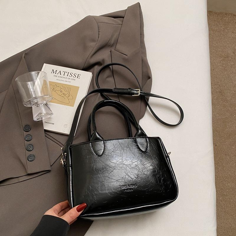 Premium Texture Bowling Handbag Women's 2025 Summer Retro Fashion Versatile Shoulder Bag Commuter Messenger Bag