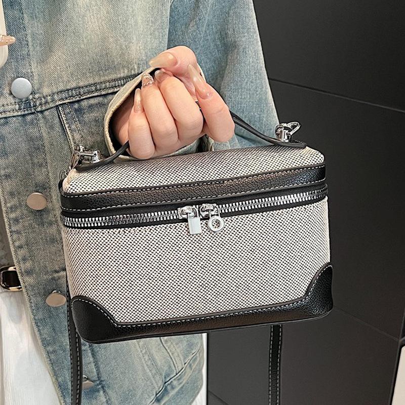 Hot Sale Niche Simple Korean Edition Premium Sense Portable Small Square Bag Versatile Commuter Ladies Casual Messenger Bag