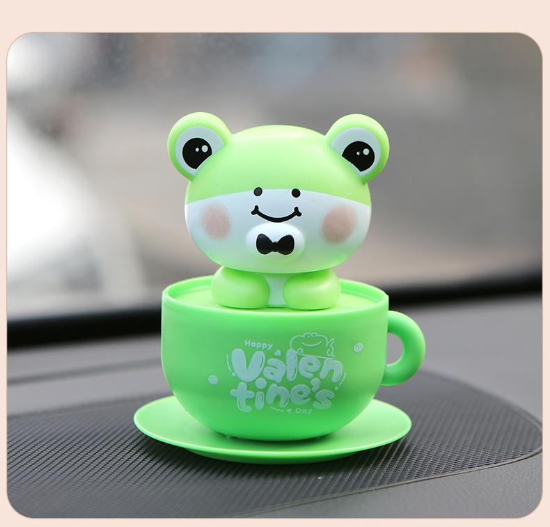 Solar-Powered Cute Cartoon KT Cat Car Ornament with Nodding Head