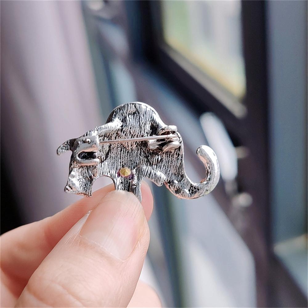 Luxuriöse und farbenfrohe Elefantenbrosche, Damenschmuck in Tierform, Party- und Hochzeits-Casual-Geschenkaccessoires