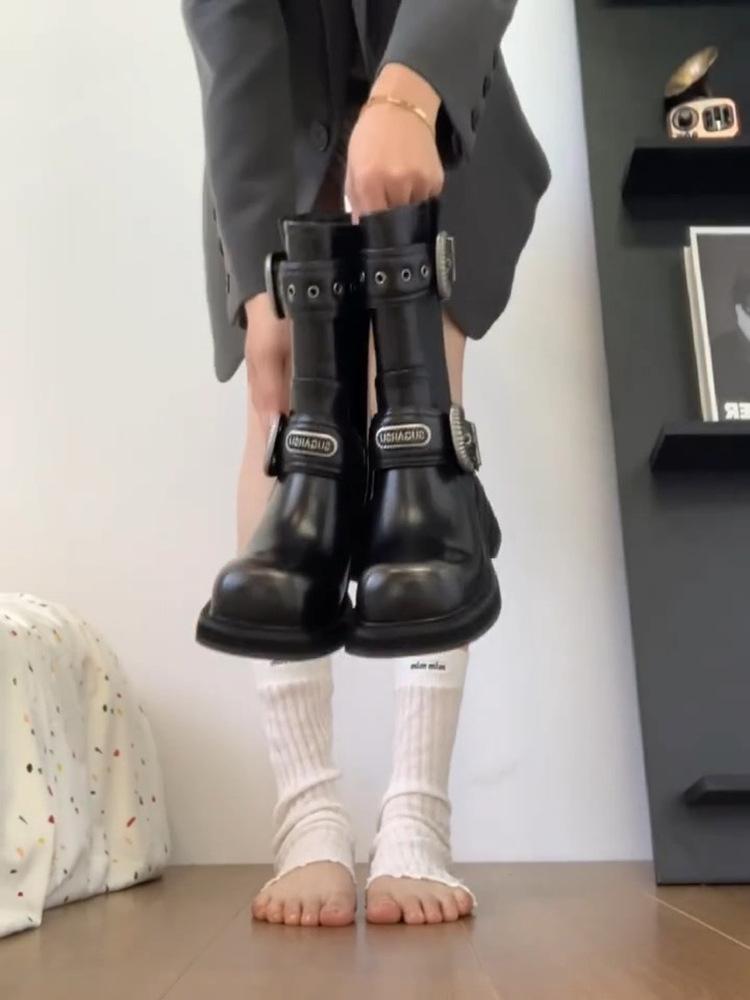 

[Чжао Чжаои в том же стиле] Ботинки-рыцари на толстой подошве с внутренней платформой, женские, новая коллекция осень-зима 2025, кожаные, с квадратным носком, короткие бо 40 чёрный