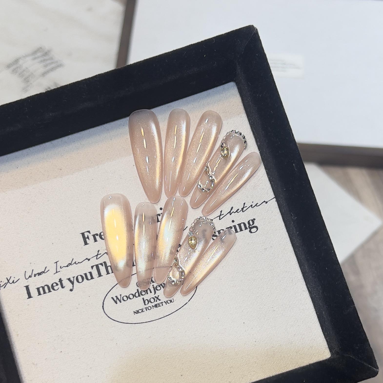 

Dairuisen Ручная работа Золото и Нефрит Змея Бриллиант Кошачий глаз Накладные ногти Medium M