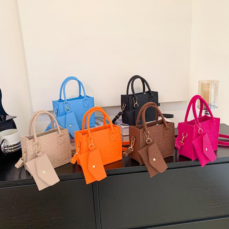 Korean Version Of The Simple Indentation Felt Lghtweight Handbag 2024 New Shoulder Diagonal Cross Two Sets Of Bags