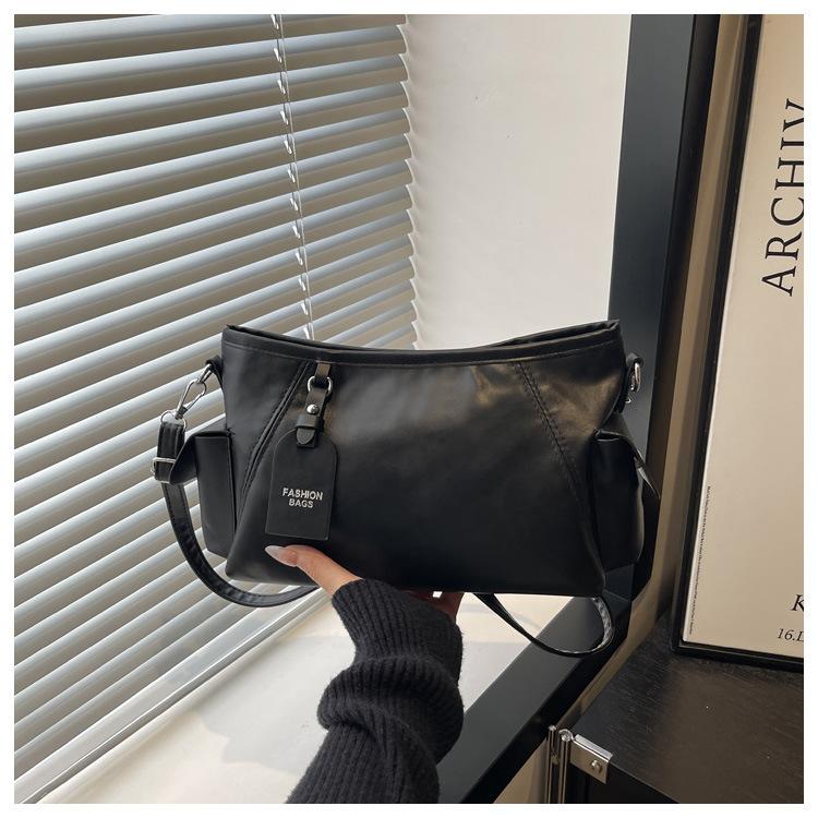

2026 New Solid Color Large Capacity Shoulder Crossbody Bag Women Fashi Casual Commuter Simple Trendy Handbag чёрный