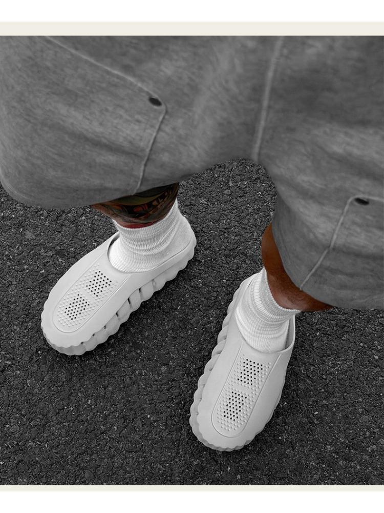 New Men's Slippers Outdoor Soft Thick Sole Slides Breathable Sandals Non-Slip Bathroom Slippers Lightweight Summer Beach Sandals
