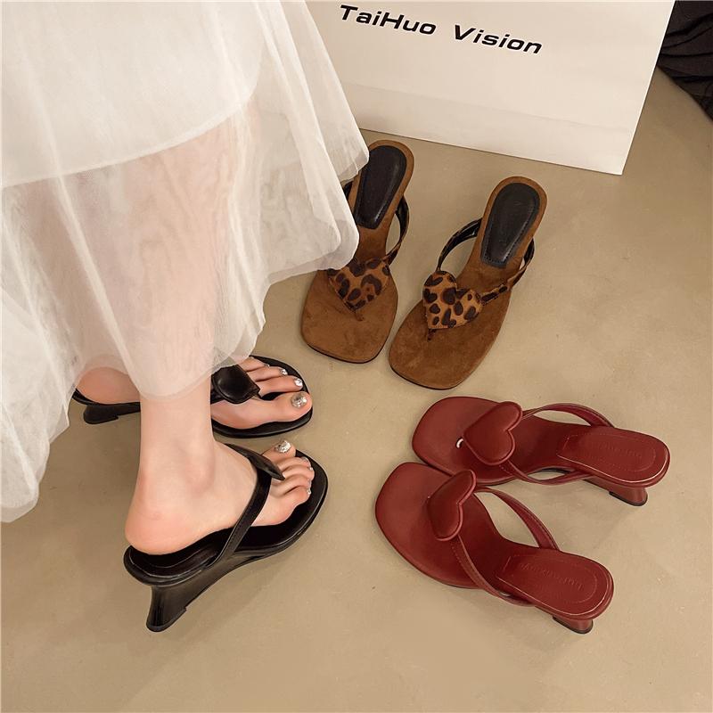 Fashion Gladiator Summer Clip Toe Women Slippers Fashion Low Heel Slide Ladies Outdoor Beach Dress Sandalias