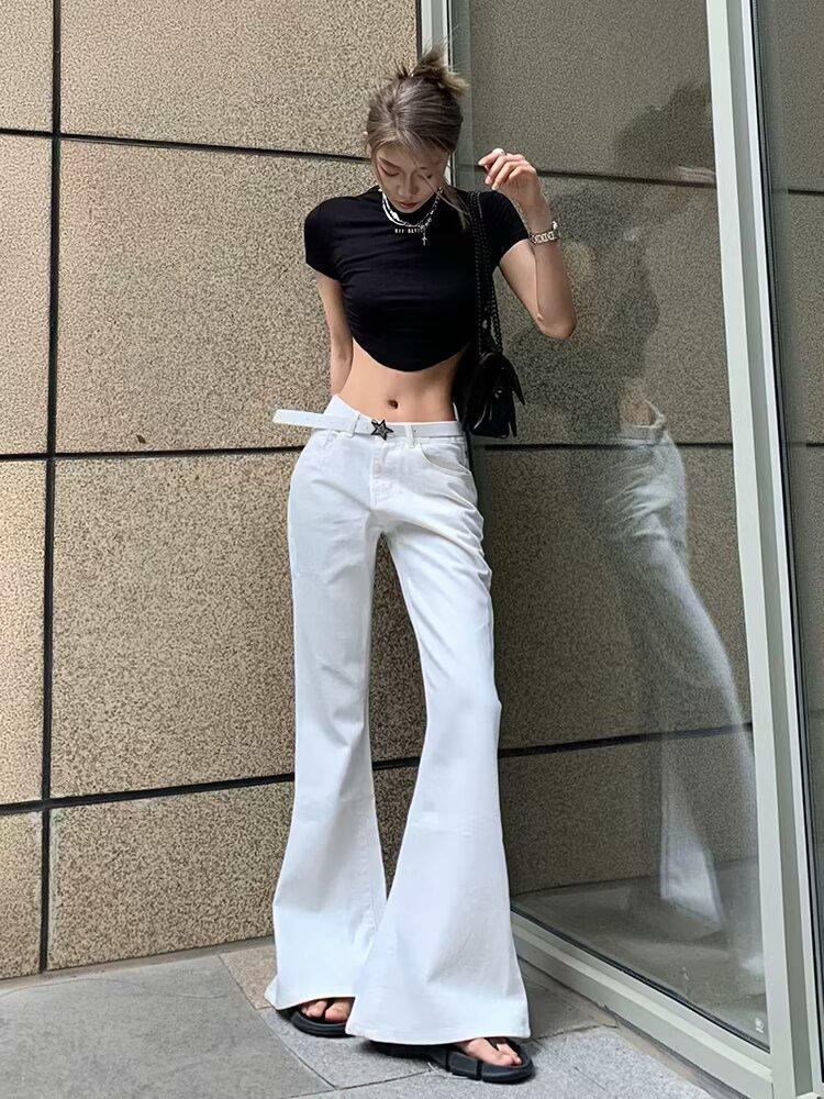 

Белые расклешенные джинсы с высокой посадкой для женщин - Осень 2024, облегающий крой, свободный стиль с широкими штанинами. XS белый