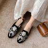 Nowe chińskie sandały haftowane w stylu narodowym, torba, skórzane buty typu muller na lato 2025, nowe, z okrągłym noskiem, płaskie kapcie do noszenia na zewnątrz