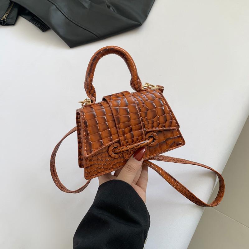 Trendy Retro Small Shoulder Crossbody Bag For Women In Stylish Pu Leather Material