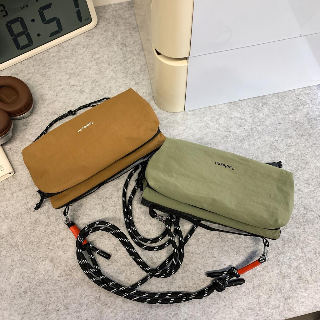 Unisex sportovní taška přes rameno Velkokapacitní taška přes rameno pro muže ženy, Odolný nylonový turistický cestovní batoh