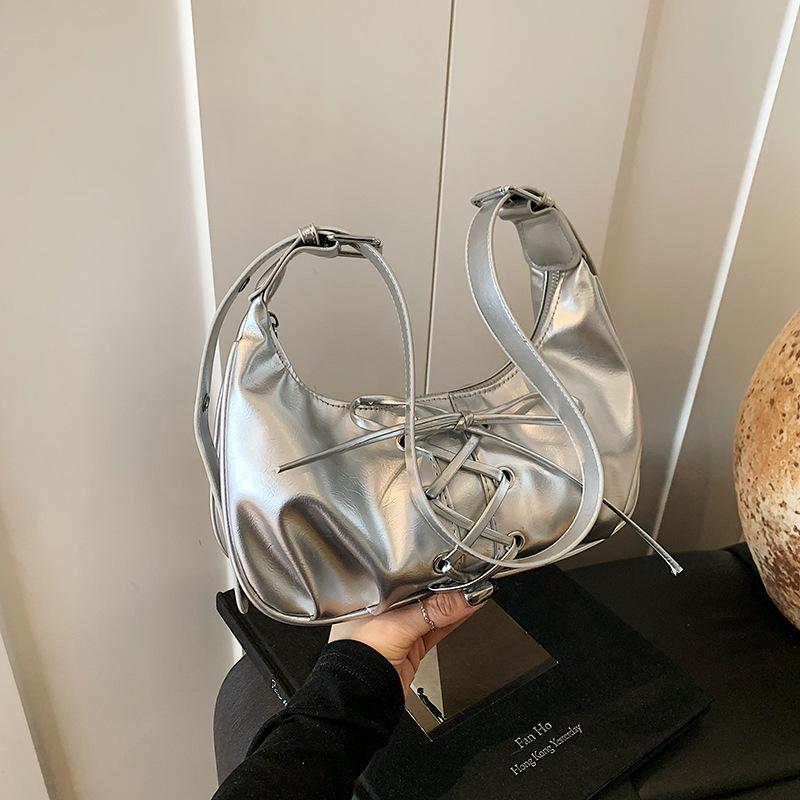 

Модная нишевая сумка-пельмень с ремешками женская 2025 новая популярная универсальная на плечо через плечо сумка-мессенджер для поездок на работу сумка под мышкой 28*7.5*24 серебряный