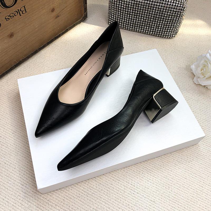 

Женская обувь на толстом каблуке однотонная с острым носком черно-белая повседневная универсальная для длительной носки не устают туфли на среднем каблуке 34 [Spot]