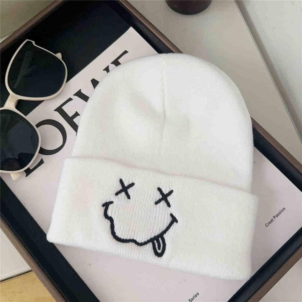 Niedliche und lustige lächelnde Strickmütze für Herbst und Winter, personalisiert und vielseitig, warme und ohrenschützende Wollmütze