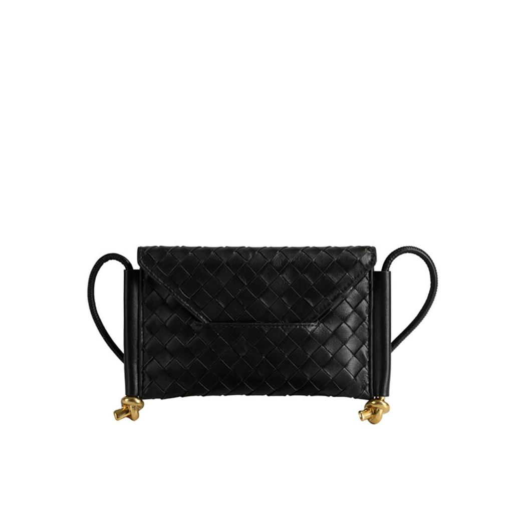 Autumn and winter small fragrant style versatile woven bag simple casual shoulder envelope bag fashionable commuter flip sheepskin bag women