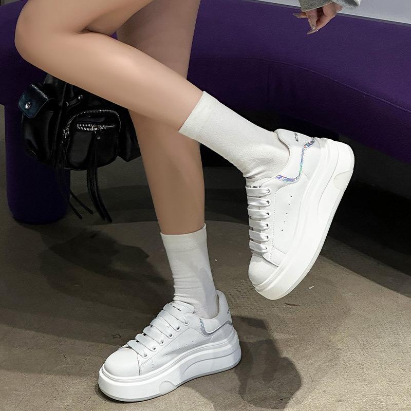 Love Little White Shoes Women's 2025 Spring New Muffin Thick-soled Small Man Height Increase Leather Breathable Casual Board Shoes Ins