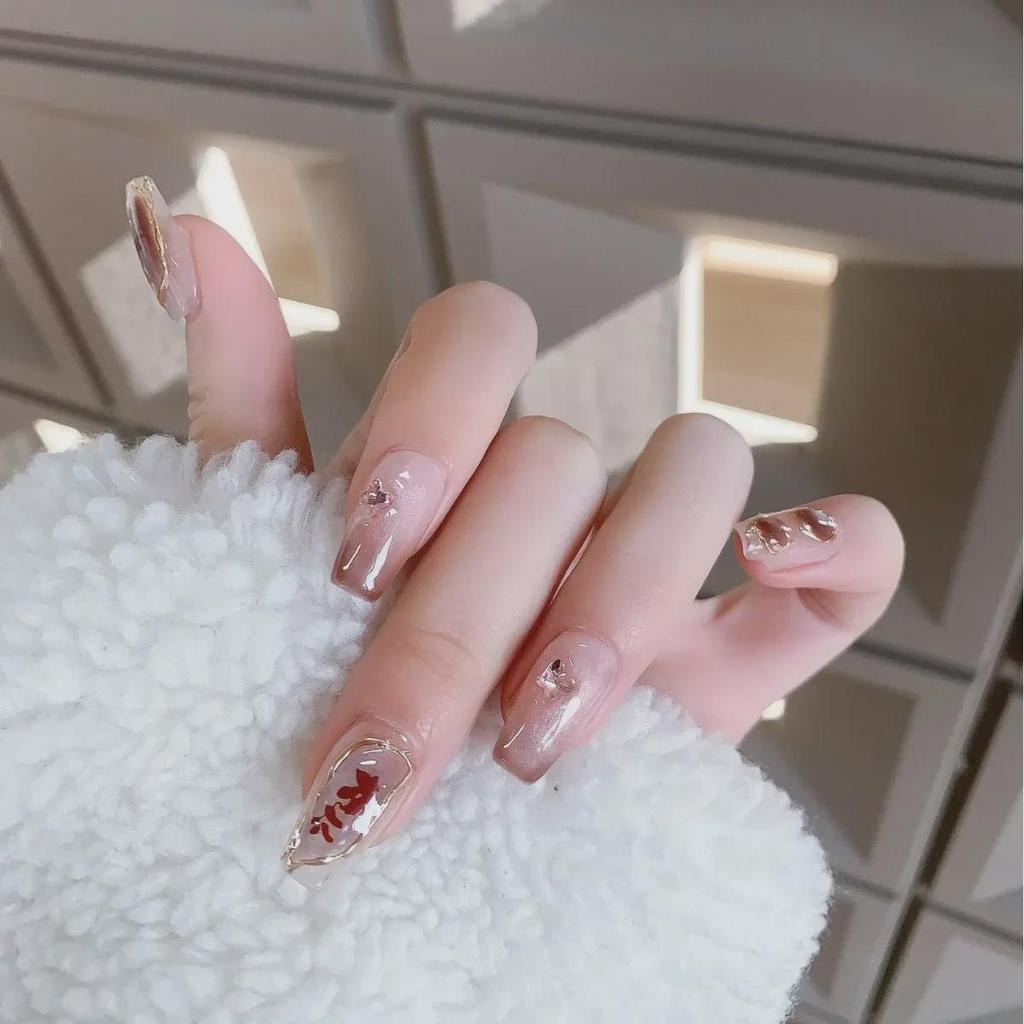 Fallen Flower Nails: Pure Handmade Nail Art with Golden Silk Leaves and Cat's Eye Effect for Whiter, Longer-Looking Hands