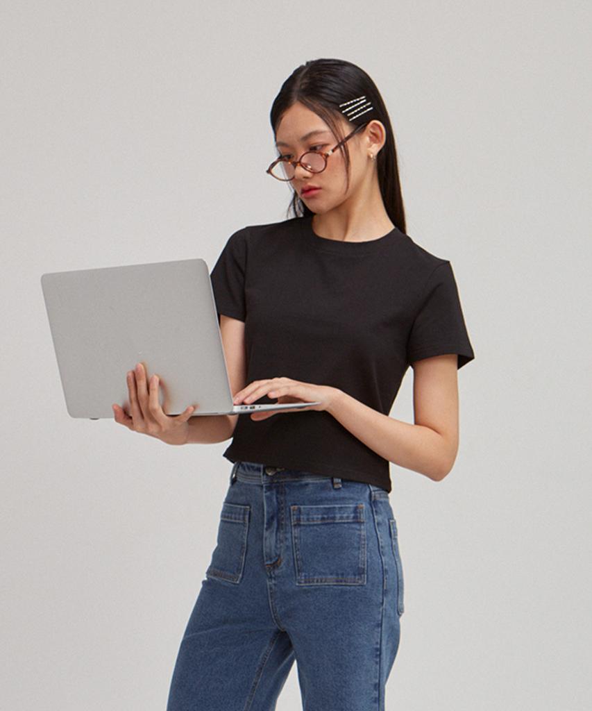 SALON DE YOHN Basic Short Sleeve Crop T_ Black
