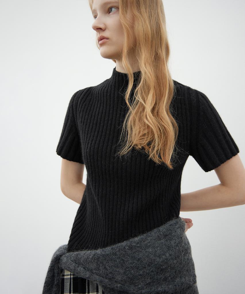 Leuba Fine Wool Half-Neck Knit - Black