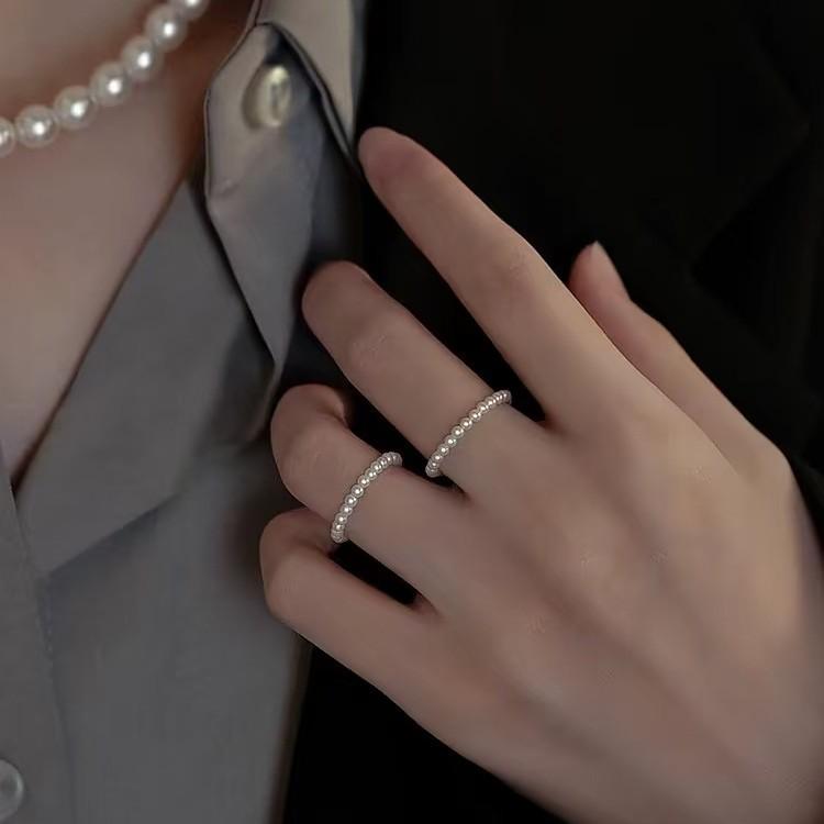 Women's Pearl Gold Bean Ring: Minimalist High-End Light Luxury Design, Exquisite Daily Fashion Jewelry.