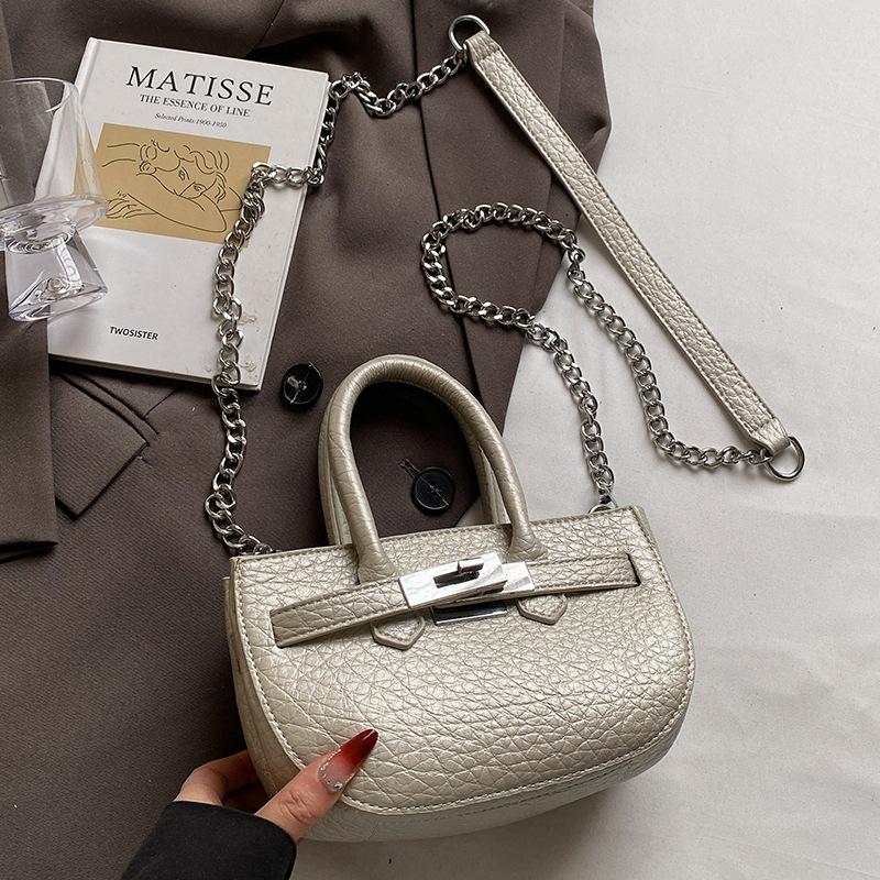 

2025 новая мода горячая распродажа простая портативная сумка-ведро женская для通勤 универсальная нишевый дизайн цепочка сумка-мессенджер