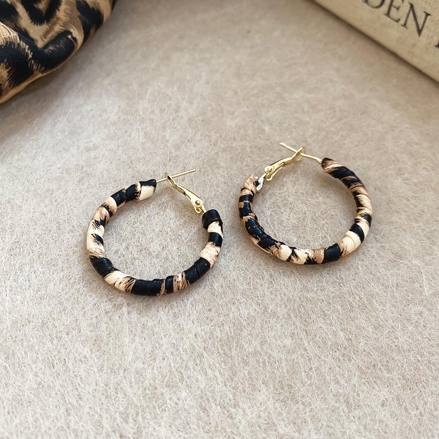 Silver Needle Leopard Print Leather Teardrop Hoop Earrings - Retro High-End Women’s C-Shape.