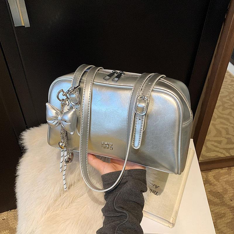 Single shoulder spring commuter armpit bag New women's bag Trend bag Women's bag Niche fashion commuter women's bag